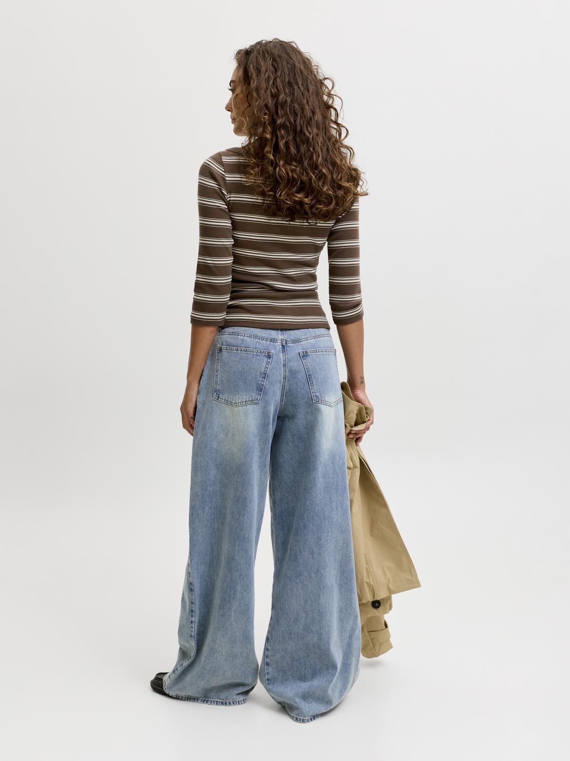 model_shot-back